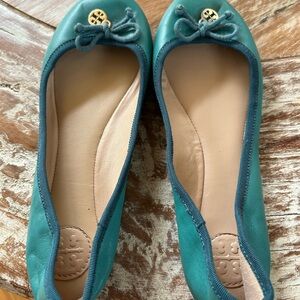 Tory Burch Chelsea Flats with Decorative Bows -Very good condition Size 6.5